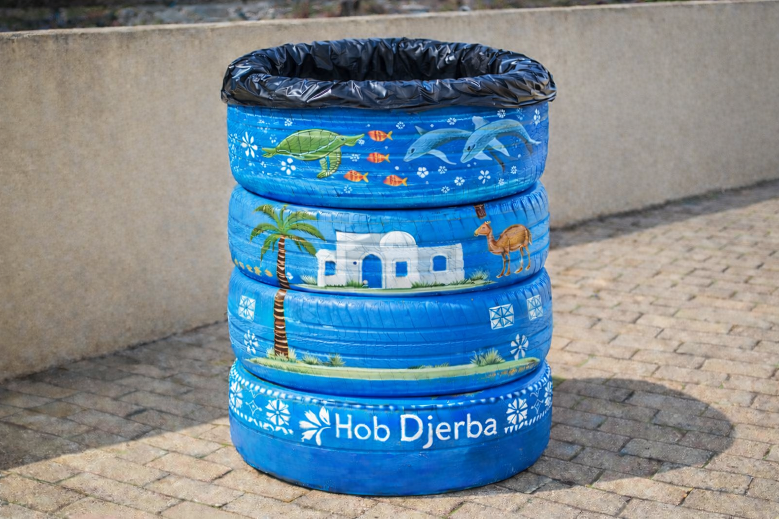 Poubelles décorées